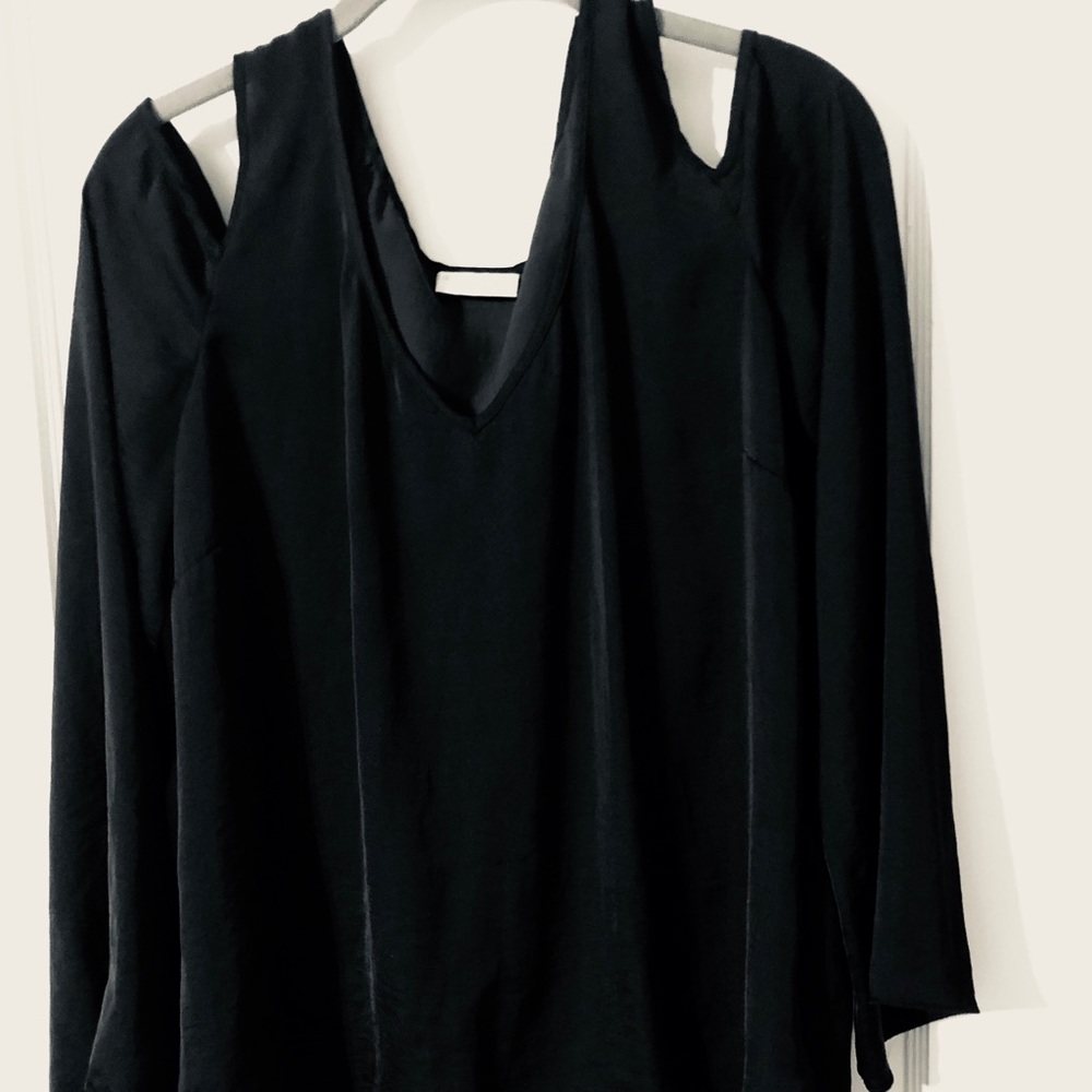 Womens Flowy Black Cold Shoulder Top Bisou Biso